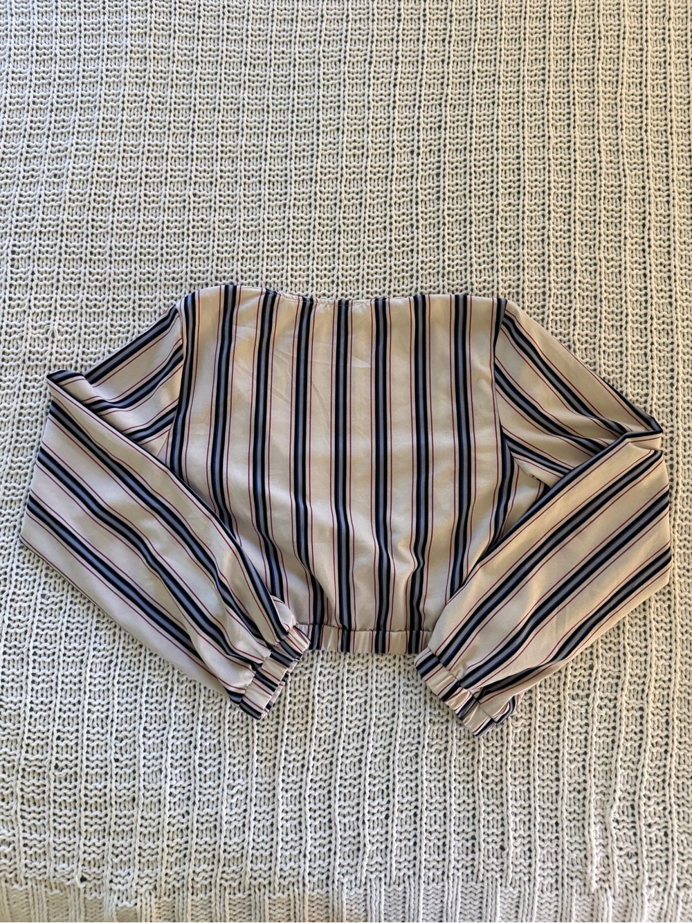 French Kiss Cream Blue Cropped Striped Blouse Office Intern Size Medium - Picture 2 of 6